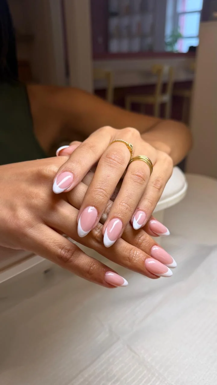 Manicura francesa de Záza Studio
